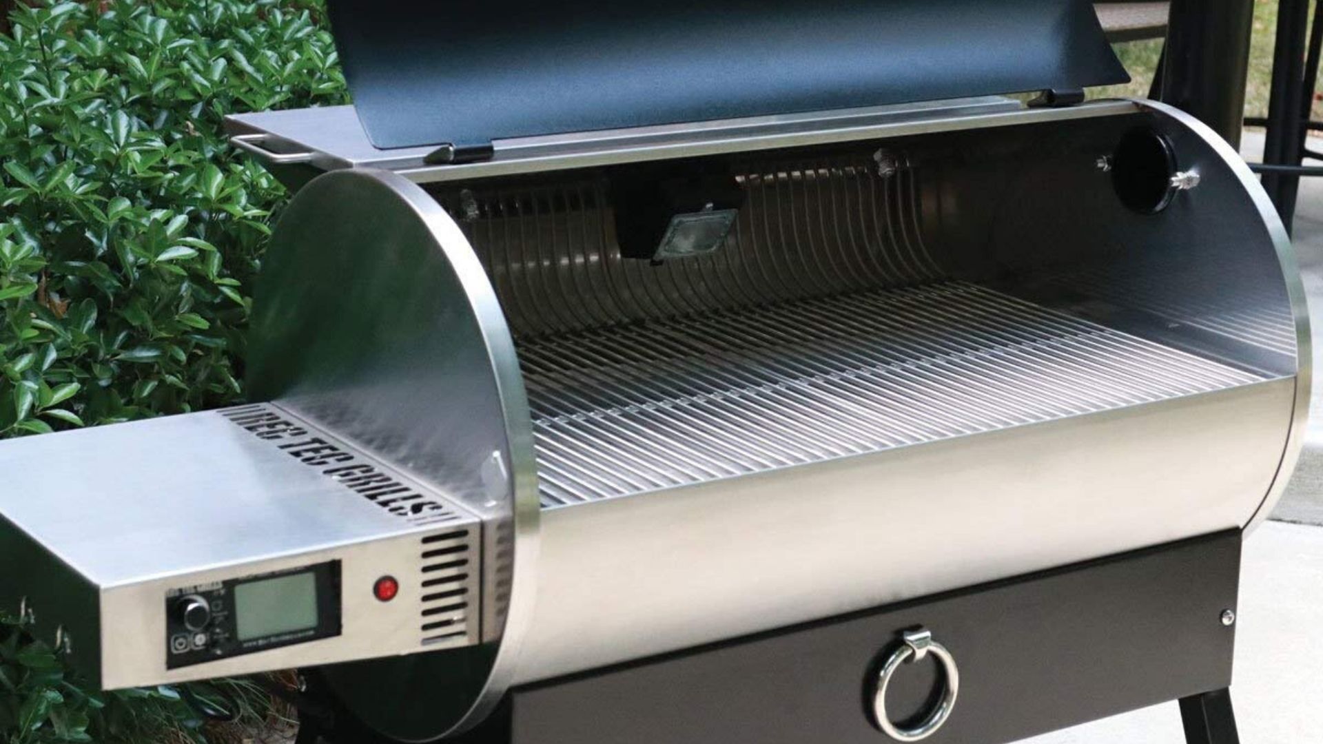 image of rec tec grills rt-700 stainless steel grates